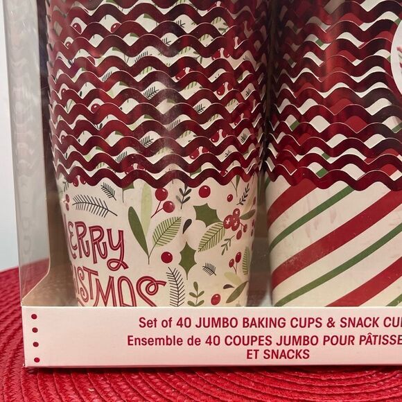 Baking Cups Red and Green Christmas 40 Jumbo Pieces NWT - Picture 3 of 9